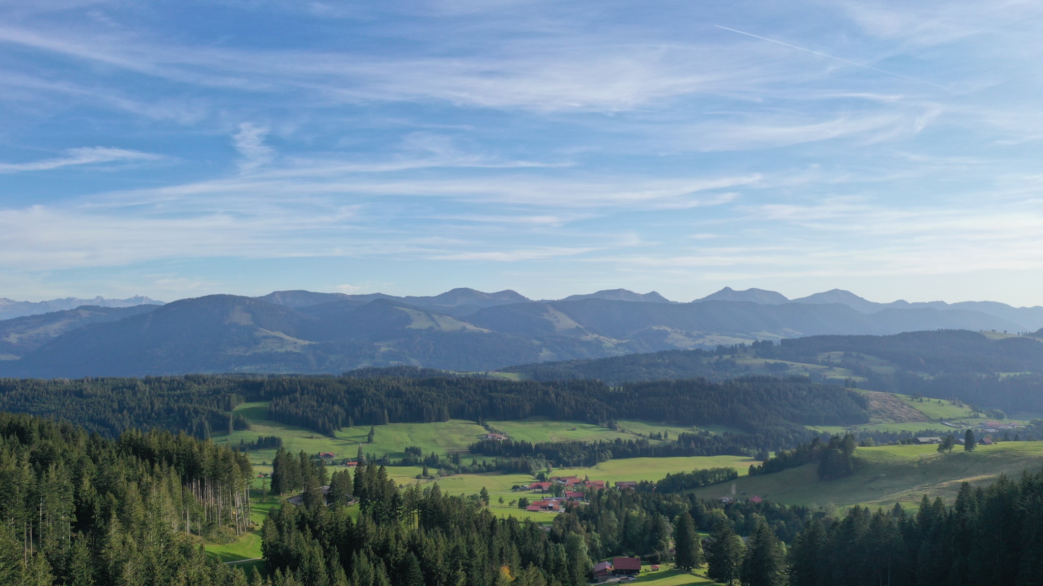 Aufters Alpe von oben mit Blick auf die Landschaft